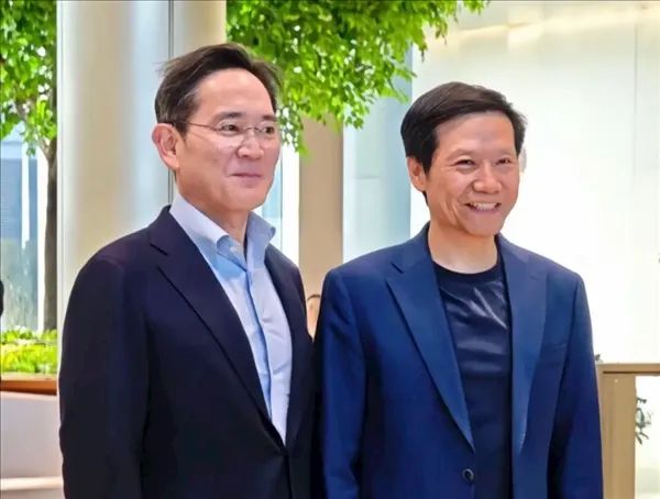 我；传特斯拉暂停推送FSD试用功能；传商汤联创徐冰将辞职澄清丨雷峰早报pg电子首